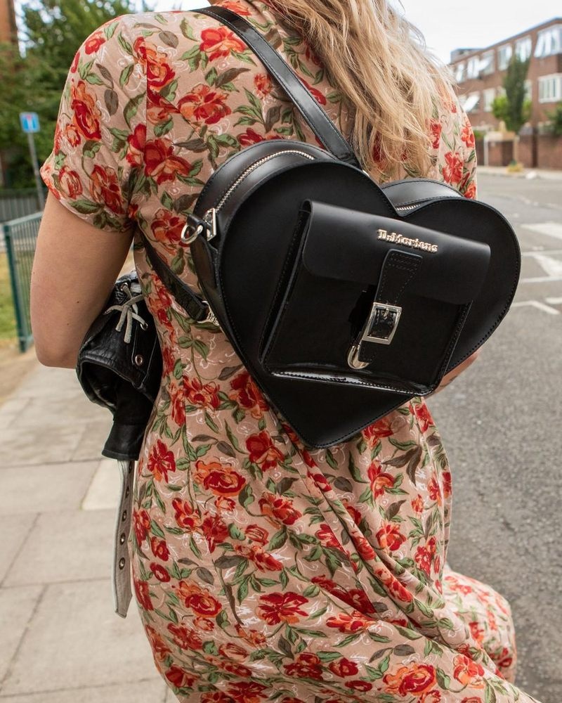 Bolsos y Mochilas Dr Martens Heart Shaped Cuero Backpack (Kiev) Negras | FN34-V0YR