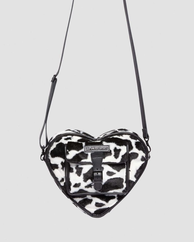 Bolsos y Mochilas Dr Martens Heart Shaped Faux Fur Cow Print Backpack (Cow Print + Kiev) Black+White | QG56-G6GS